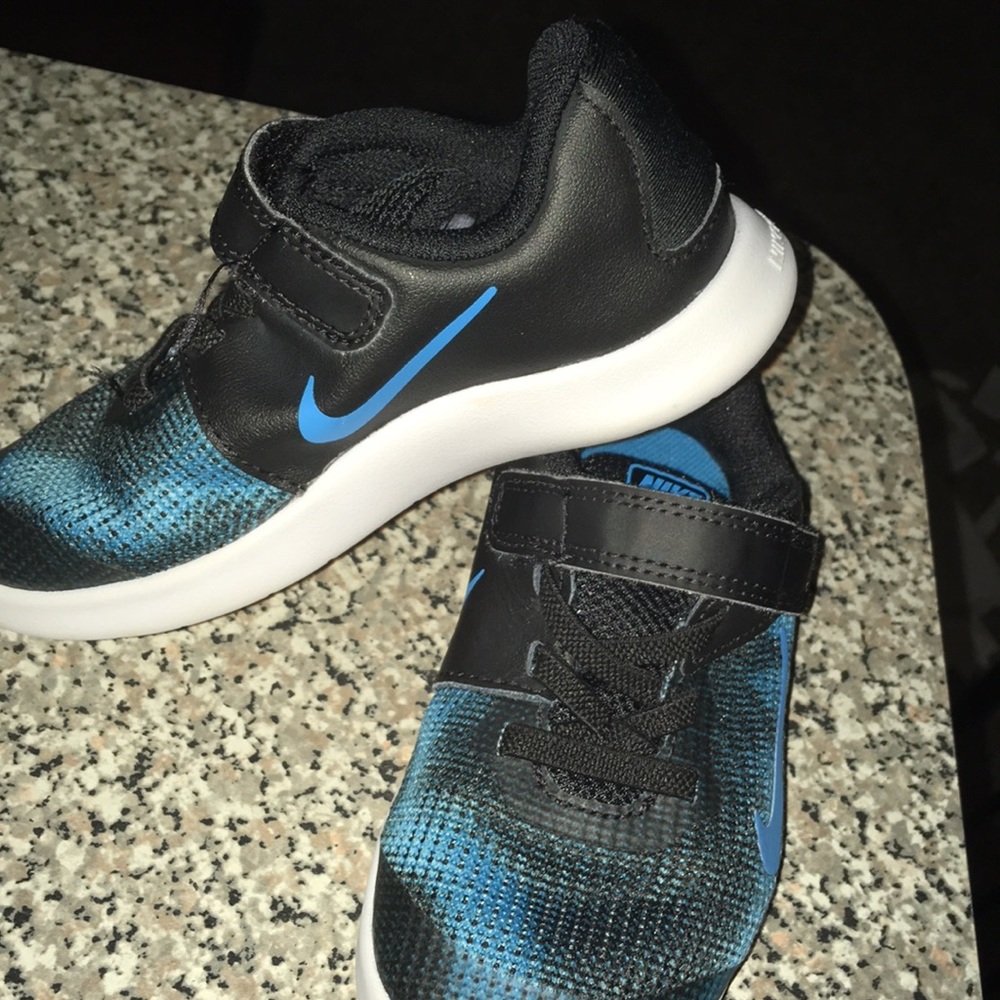 Nike kids shoes gently used